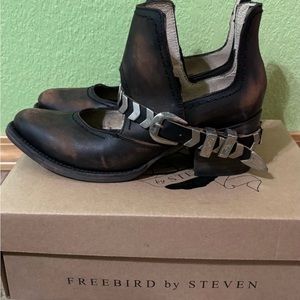 Stylish Free Bird low ankle boots. Size 8